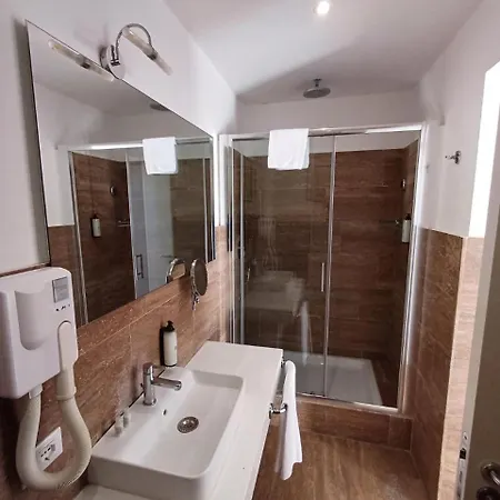 Triple Big Amazing View, For Two O Three Person, In Center Of Gæstehus 4*